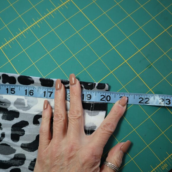 Alfred Dunner Leopard Print Tee Women SP Career Officecore Trendy Elevated Basic - Picture 11 of 11